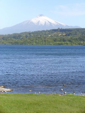 Volkanik doğa gölü, volkanik dağ