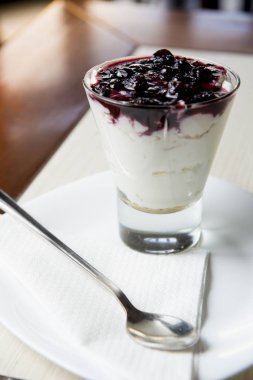 Peynirli kek lezzetli bardak