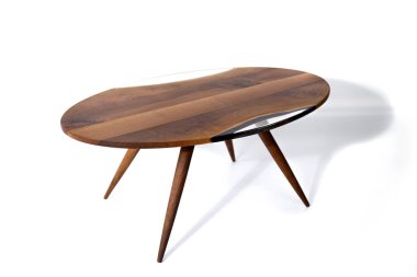 Kiraz ağacı ve epoksi reçineden yapılmış el yapımı kahve masası.