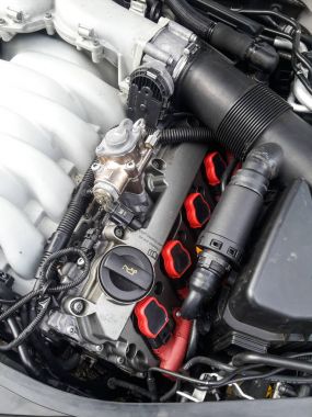 V10 motoru başlık altında