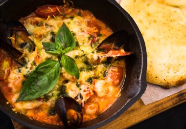 taze pişmiş deniz ürünleri