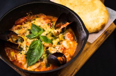 taze pişmiş deniz ürünleri