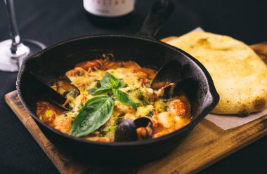 taze pişmiş deniz ürünleri