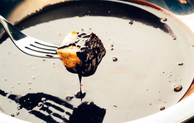 meyve ile çikolata fondü