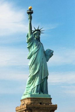 Büyük anıt, özgürlüğün sembolü.