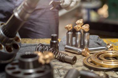 Hidrolik piston pompası çalışma masasında, denetim ve onarım ağır makineleri 