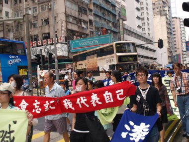 Hong Kong-31 Mayıs 2009: 4 Haziran 1989 'da Pekin' de demokrasi yanlısı öğrenci liderliğindeki protestoculara yönelik baskının yıldönümü münasebetiyle Hong Kong caddesinde barışçıl bir yürüyüş.