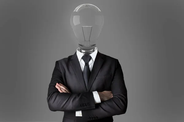 電球頭の創造性を持ったビジネスマン — ストック写真