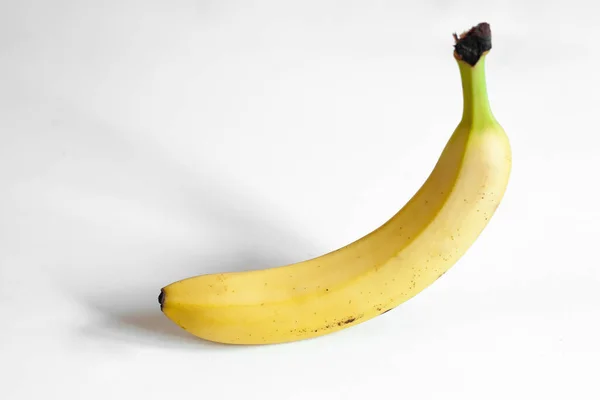 sarı muz ve beyaz arkaplan