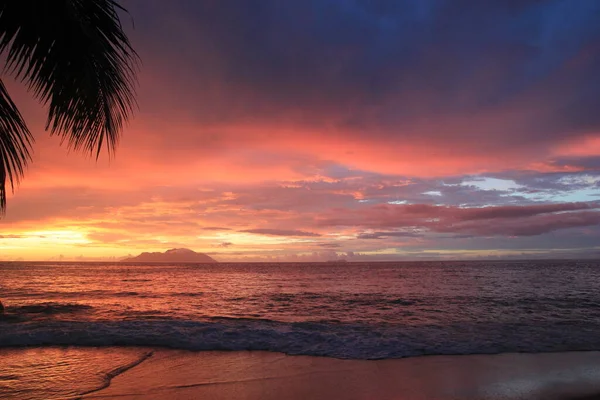 Tramonto Alle Seychelles All Inizio Aprile Costa Occidentale Dell Isola — Foto Stock