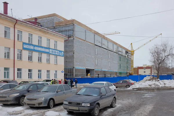 Omsk Russie Février 2020 Construction Complexe Commercial Cinq Étages Près — Photo