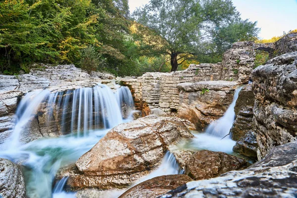 Watervallen Van Bergrivier Okatse Canyon Bij Kinchkha Waterval Georgië — Stockfoto