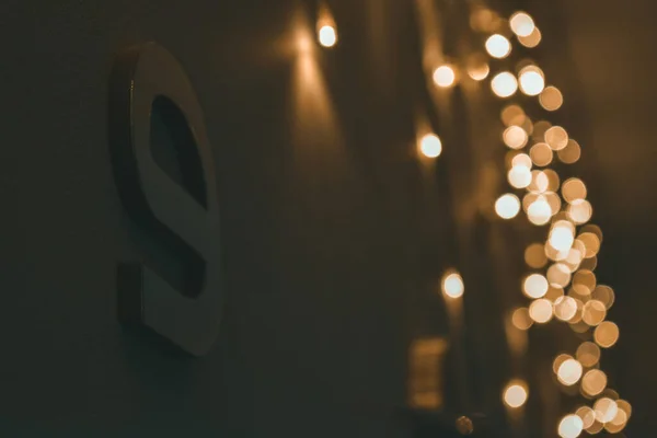 Arkaplan ışıkları olan duvar saati