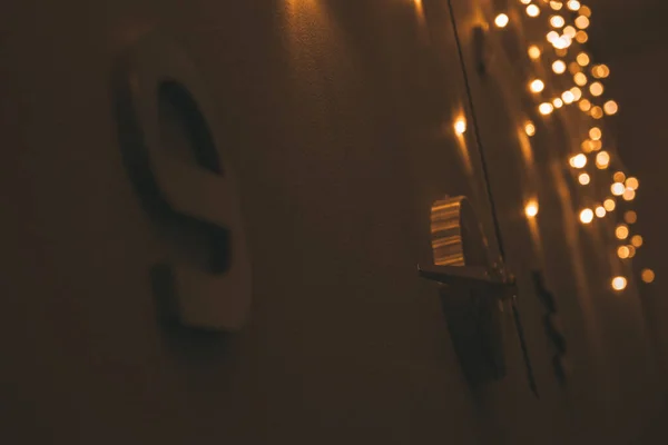 Arkaplan ışıkları olan duvar saati