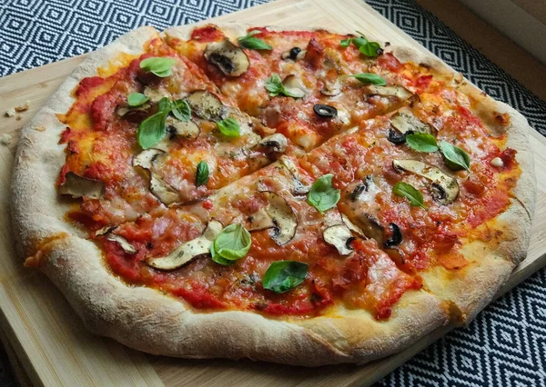 Házi Készítésű Pizza Olasz Gombával — Stock Fotó
