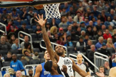 LA Clippers Kawhi Leonard # 2, 26 Ocak 2020 tarihinde Orlando Florida 'daki Amway Center' da basket atma girişiminde bulundu. Fotoğraf: Marty Jean-Louis