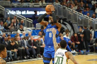 Orlando Magic Guard-Forward Terrence Ross (# 8) 3 sayılık bir şut atıyor. (Amway Center, Orlando, 3 Ocak 2020) Fotoğraf: Marty Jean-Louis