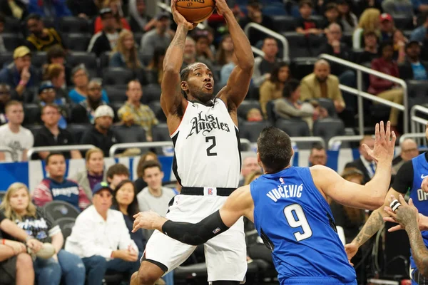 LA Clippers forveti Kawhi Leonard # 2, 26 Ocak 2020 tarihinde Orlando Florida 'daki Amway Center' da üç sayı attı. Fotoğraf: Marty Jean-Louis