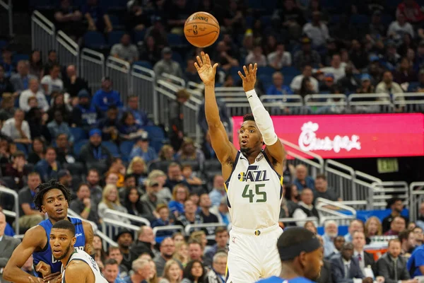 Donovan Mitchell (# 45) üç sayı attı. (Amway Center, Orlando, 4 Ocak 2020) Fotoğraf: Marty Jean-Louis