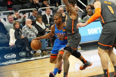 Oklahoma Thunder oyuncusu Chris Paul # 3, 22 Ocak 2020 'de Orlando Florida' daki Amway Center 'da Markell Fultz' u geçmeye çalıştı. Fotoğraf: Marty Jean-Louis