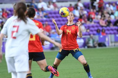 İspanya 'nın Virginia # 14 numaralı Torrecilla, 5 Mart 2020 tarihinde Orlando Florida' daki Exploria Stadyumu 'nda düzenlenen 2020 SheBelieves Kupası' nda pas aldı. Fotoğraf: Marty Jean-Louis