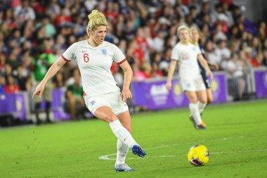 İngiliz oyuncu Millie Bright # 6, 5 Mart 2020 tarihinde Orlando Florida 'daki Exploria Stadyumu' nda düzenlenen 2020 SheBelieves Kupası sırasında pss yapıyor. Fotoğraf: Marty Jean-Louis