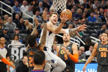 Dallas Mavericks oyuncusu Luka Doncic # 77, 21 Şubat 2020 tarihinde Orlando Florida 'daki Amway Center' da oynanan maçta turnikeye çıktı. Fotoğraf: Marty Jean-Louis
