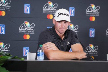 Arnold Palmer Davetiyesi 'nde ilk kez Orlando Florida' daki Bay Hill basınının sorularını yanıtlıyor. Fotoğraf: Marty Jean-Louis