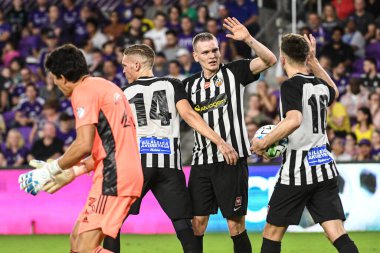 Reykjavik oyuncuları 18 Şubat 2020 'de Exploria Stadyumu' nda oynanan Friendly Maçı 'nda golü kutladılar. Fotoğraf: Marty Jean-Louis