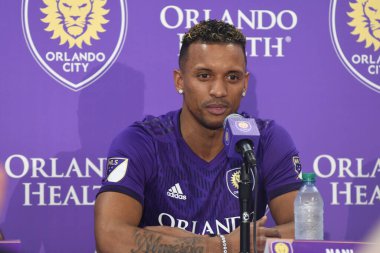 Orlando City SC oyuncusu Luis Nani 'ye hoş geldin diyor. Fotoğraf: Marty Jean-Louis