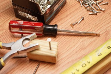 Ev yenileme projesi için kullanılan inşaat araçları. Fotoğraf: Marty Jean-Louis