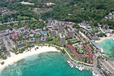 Ochos Rios Jamaica 'nın yaz günündeki güzel manzarası. Fotoğraf: Marty Jean-Louis