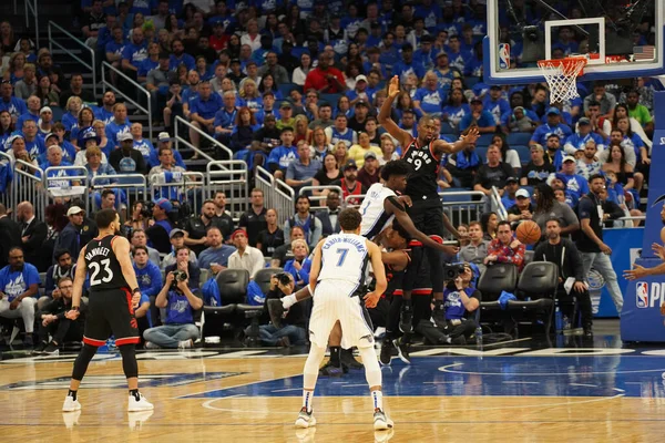 Orlando Magic Organizuje Toronto Rapters Podczas Pierwszej Rundy Play Nba — Zdjęcie stockowe