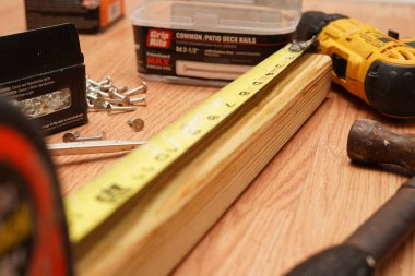 Ev yenileme projesi için kullanılan inşaat araçları. Fotoğraf: Marty Jean-Louis