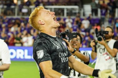 Orlando City 'nin kalecisi Adam Grinwis (99), 10 Temmuz Çarşamba günü Floria' nın Orlando kentindeki Exploria Stadyumu 'nda oynanan ABD Açık Kupası karşılaşmasını kurtardıktan sonra maçı kutluyor: Marty Jean-Louis