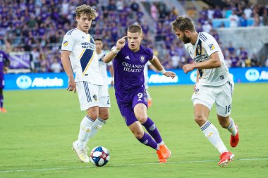 Orlando City 'den C Muller (9), LA Galaxy defansını geçti. 24 Mayıs 2019 Cuma günü Orlando City Stadyumu 'nda, Orlando, Florida' da. Fotoğraf: Marty Jean-Louis