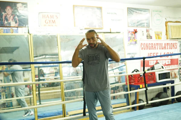 Boxer Keith One Time Thurman Während Einer Pressekonferenz Seinem Fitnessstudio — Stockfoto