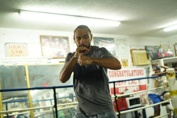 Boxer Keith One Time Thurman Während Einer Pressekonferenz Seinem Fitnessstudio — Stockfoto