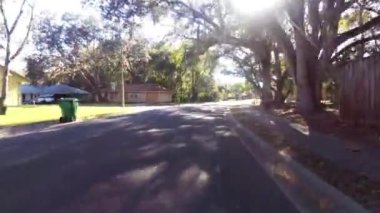 Parkta bisiklet sürerken çekilen görüntüler