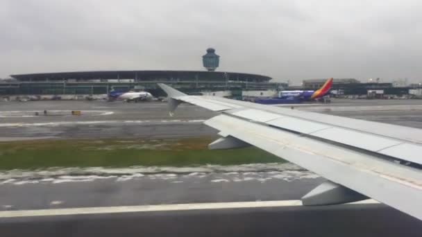 Janela Avião Vista Filmagem Linha Pouso Aeroporto — Vídeo de Stock