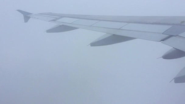 Riprese Nuvole Grigie Dal Finestrino Dell Aeroplano — Video Stock