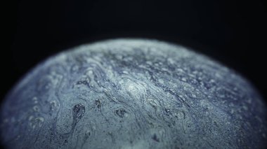 Karanlık arka planda sabun köpüğü. Güçlü ışıklandırma sayesinde birçok renk ve sihirli doku oluşturuldu..