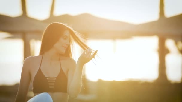 Girl with mattress near palm trees by the sea — Stock Video