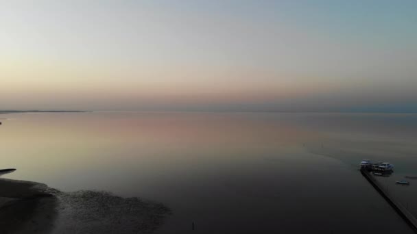 Vol de drone au-dessus de la belle mer et le coucher du soleil en Egypte — Video