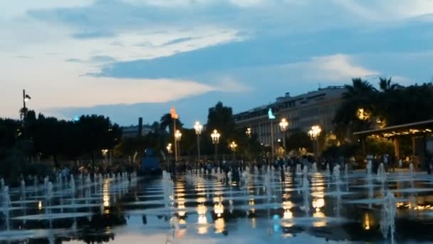 Fuente de la tarde en la plaza Miroir dEau en Niza — Vídeo de stock