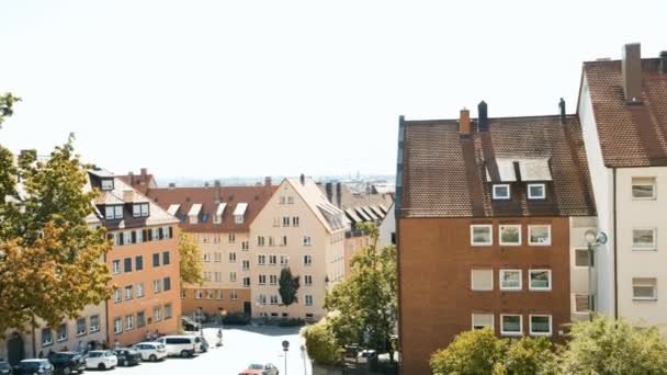 Vackra hus i halvtimrad stil. Nationella tyska hem i Nürnberg — Stockvideo