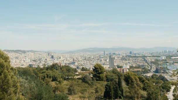 Barcelona vanaf een hoogte. Mooie stad. Zomer zonnige dag — Stockvideo