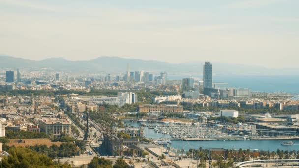 Puerto de Barcelona. Costa con yates amarrados. Disparos desde una altura — Vídeos de Stock