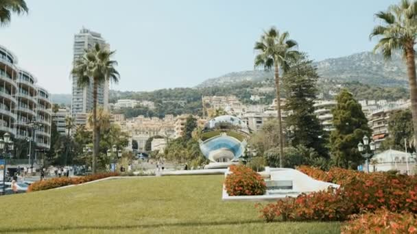Hermoso parque en Mónaco, Monte Carlo. Día caluroso de verano. Palmeras — Vídeo de stock