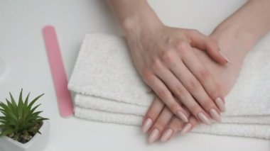 Tırnak bakımı. Maniküre hazırlanıyorum. Yakın plan planı.